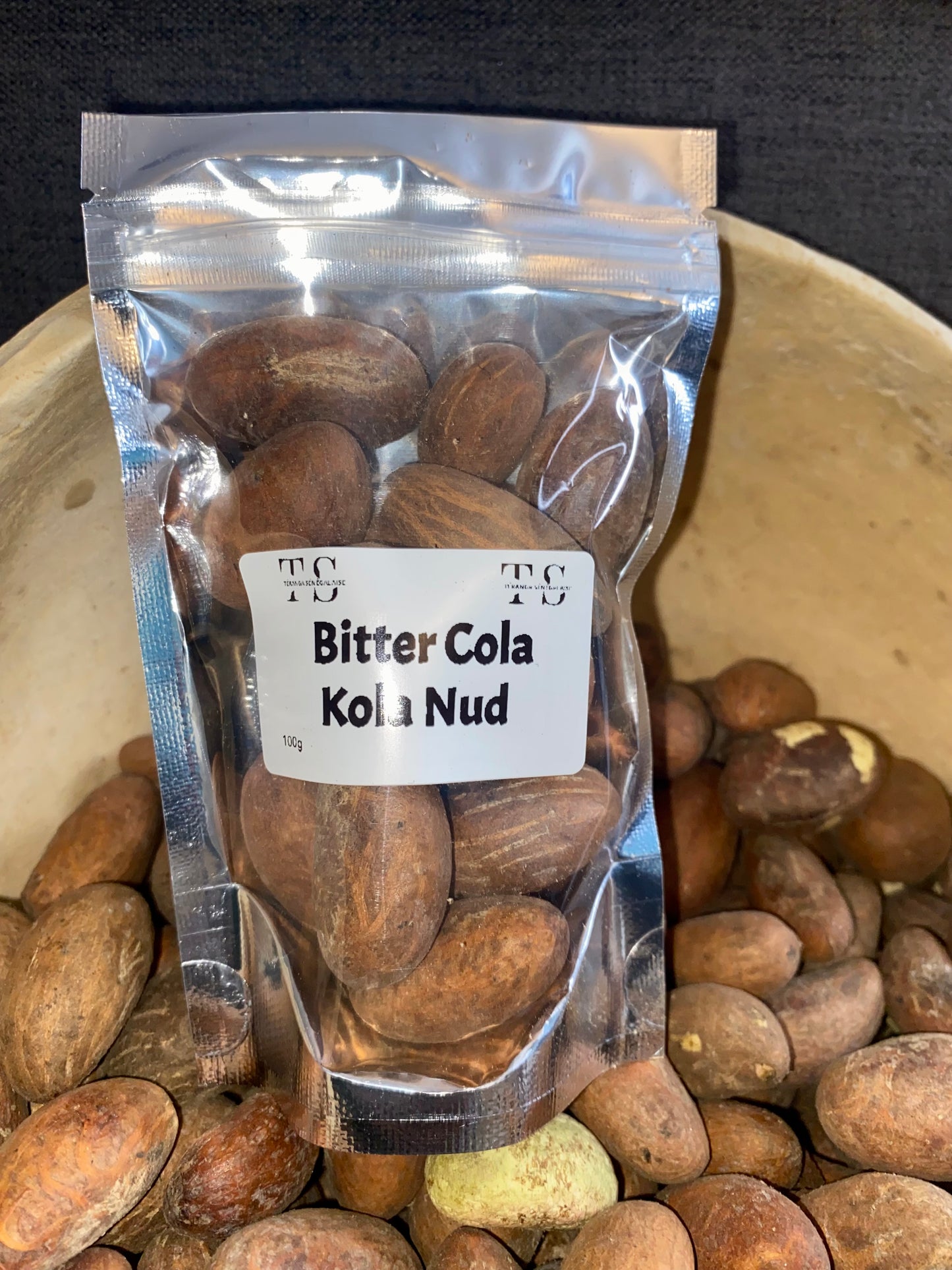 Bitter Colas - kola nud - petit Colas - Colas amér africain
 - Noix de petit colas fraîches -Noix de kola naturelles d’Afrique